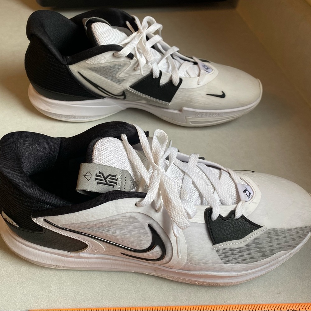 Nike Air Kyrie 5 Low White Wolf Black Grey Size 13 Basketball Shoes DJ6012-102